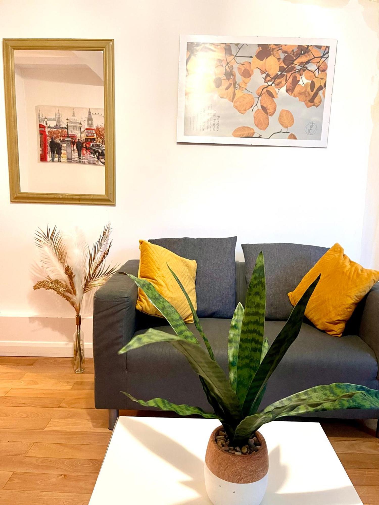 2 Bed Flat Near To Bridge Apartment