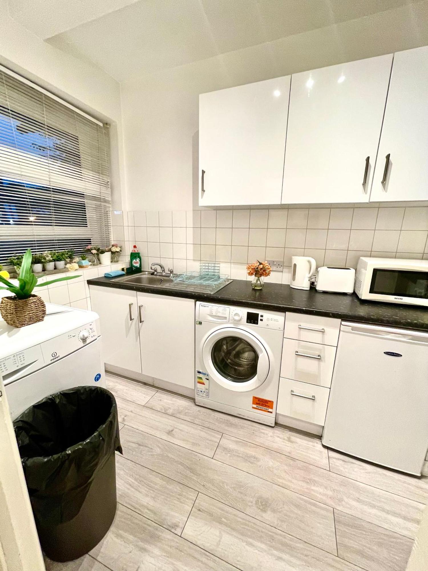 2 Bed Flat Near To Bridge Apartment