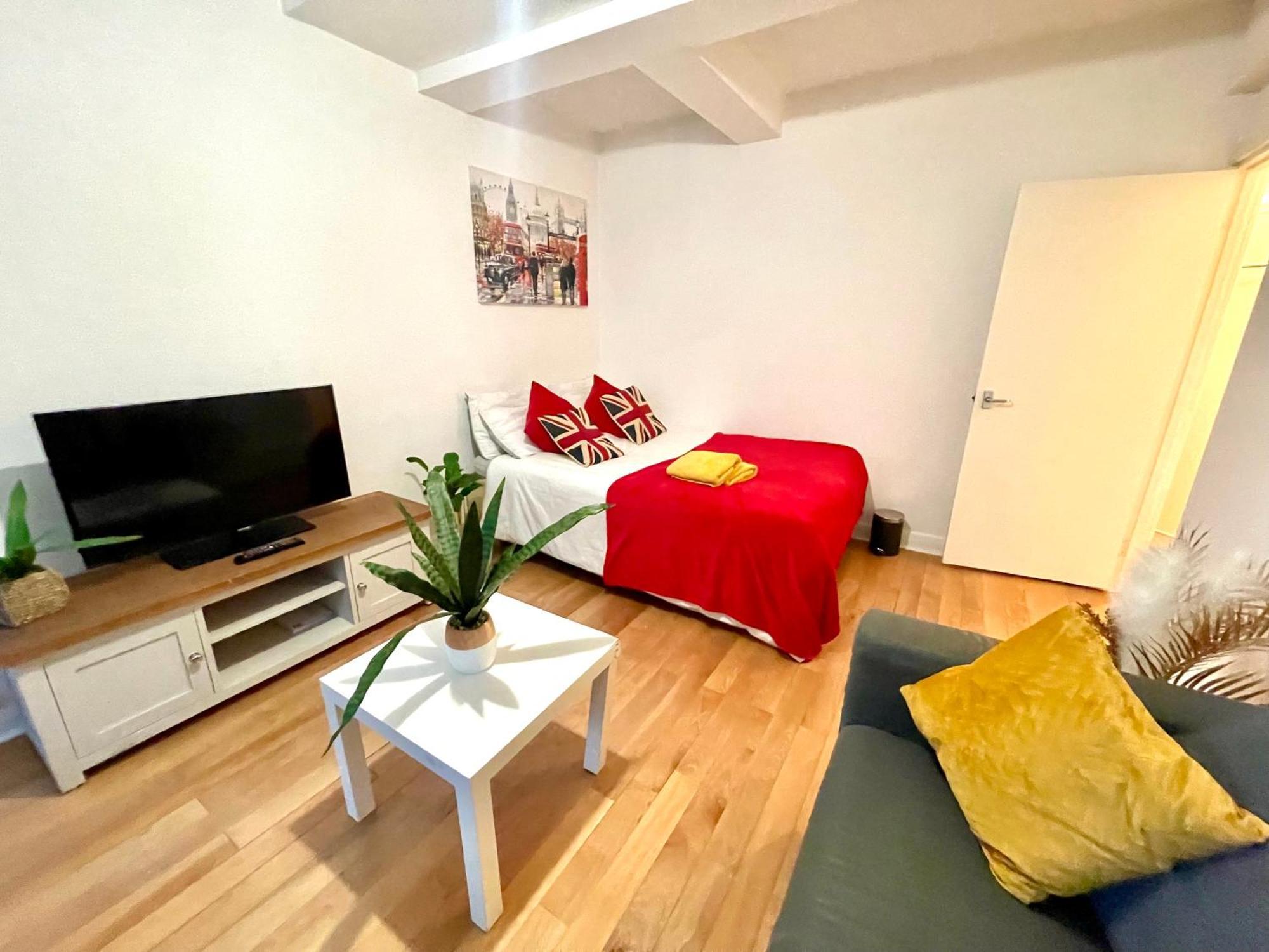 2 Bed Flat Near To Bridge Apartment London