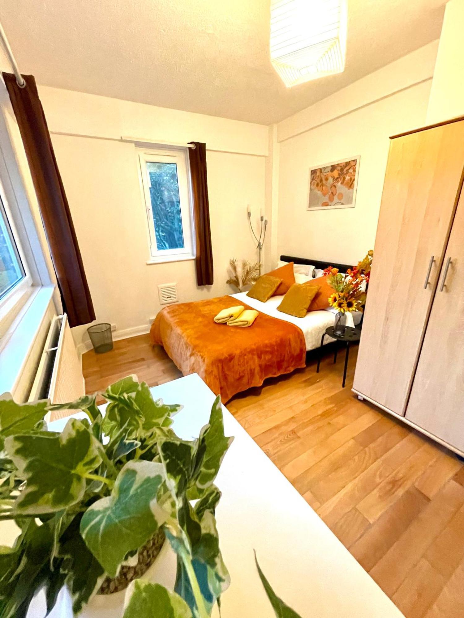 2 Bed Flat Near To Bridge Apartment *